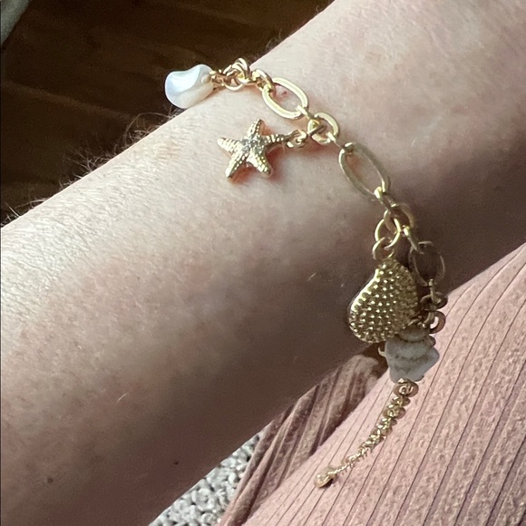 Gold Tone sea shell Charm Bracelet - Women Jewelry - Picture 3 of 3